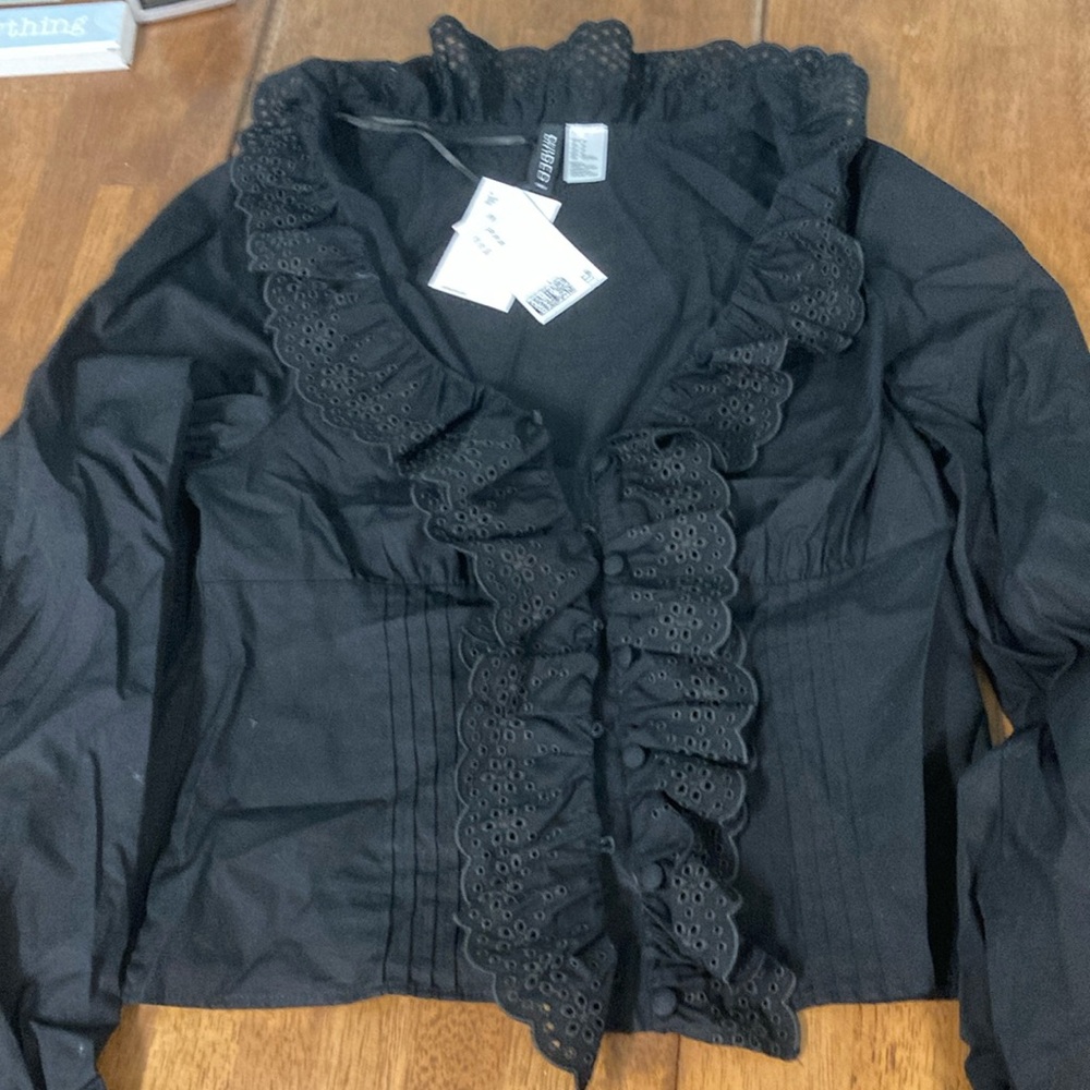 Black Divided Size Med Top